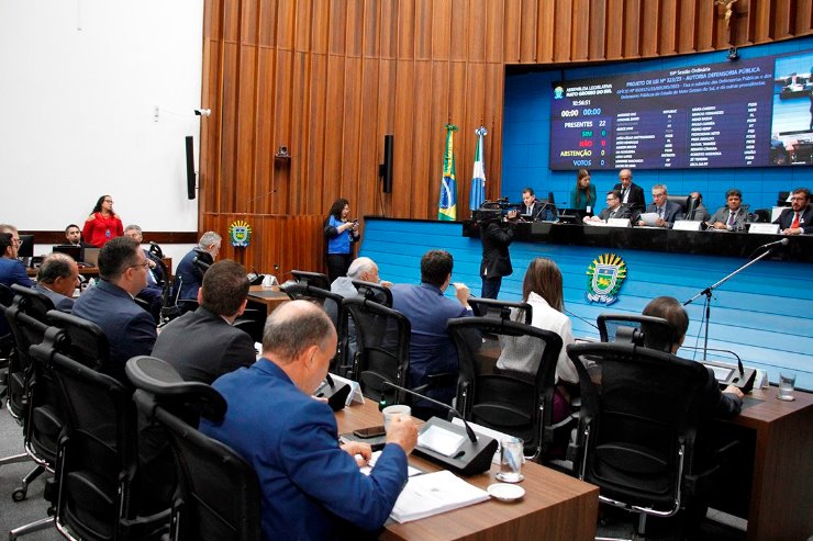 Imagem: Deputados durante sessão ordinária na Assembleia Legislativa; para esta quinta-feira, estão previstos 11 projetos