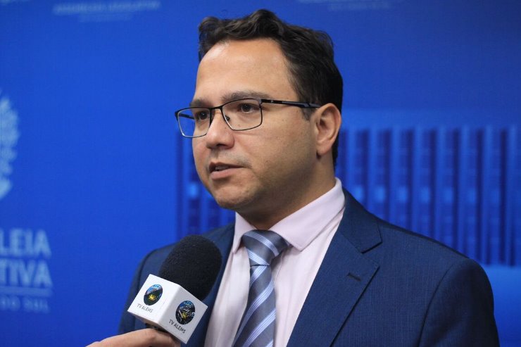 Imagem: Deputado Pedrossian Neto concede entrevista à rádio e à TV Alems