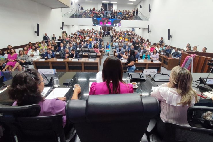 Imagem: Deputada Mara Caseiro conduziu cerimônia que comemorou o Dia Internacional da mulher