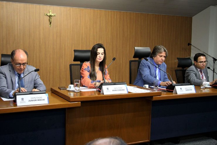 Imagem: A reunião da CCJR acontece semanalmente no Plenarinho Deputado Nelito Câmara 