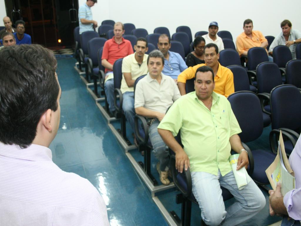 Imagem: Marcio Fernandes discursa em Chapadão do Sul