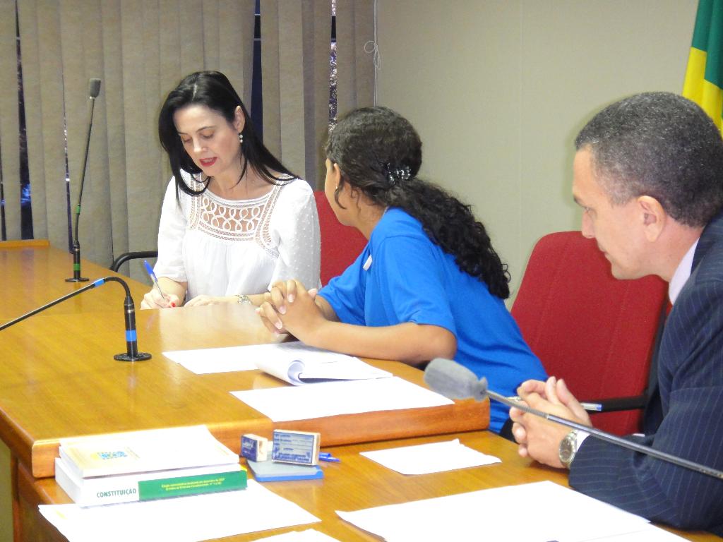 Imagem: Mara Caseiro discute temas relevantes com deputados jovens