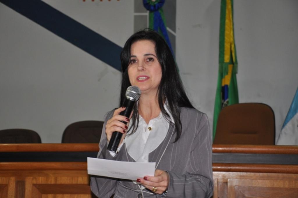 Imagem: Mara durante palestra em Aquidauana