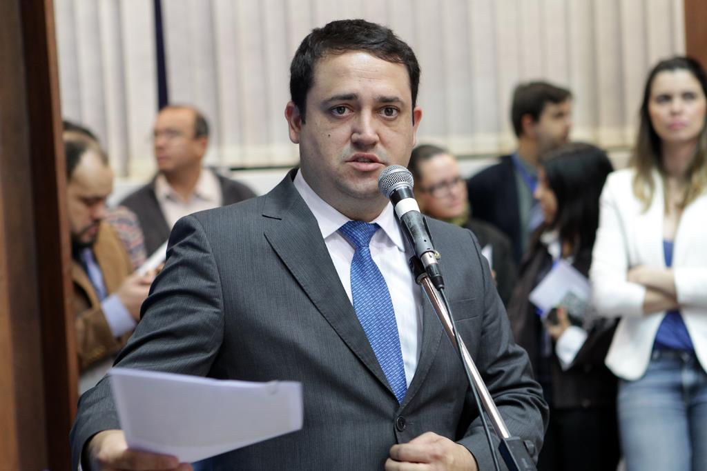 Imagem: Deputado Marcio Fernandes é autor da Lei que garante 90% de restituição da matrícula. 