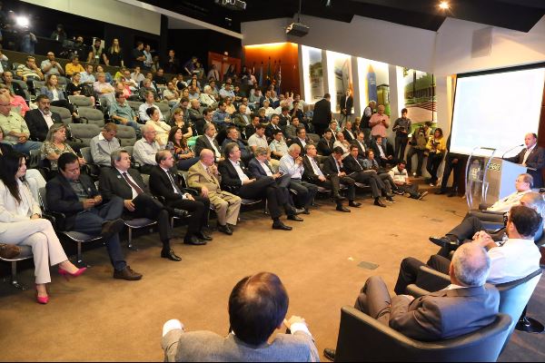 Imagem: Presidente da ALMS, Junior Mochi: "Deputados reafirmaram a responsabilidade e o compromisso com MS"