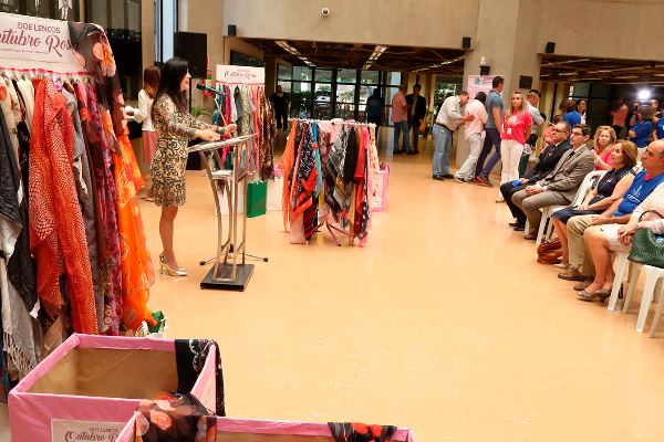 Imagem: Deputada e parceiros encerraram Campanha Doe Lenços nesta quarta-feira