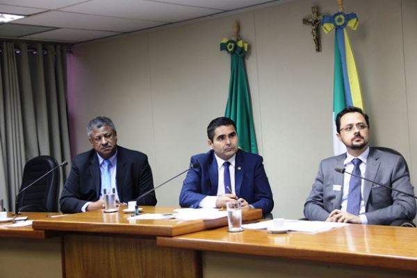 Imagem: A reunião da Frente aconteceu nesta quinta-feira, no Plenarinho Deputado Nelito Câmara