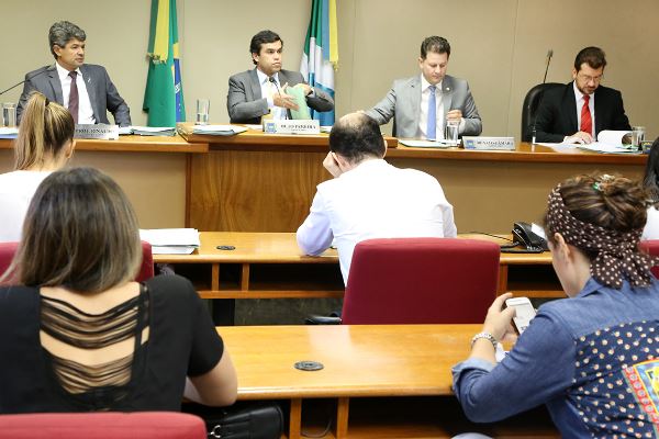 Imagem: Reuniões da CCJR acontecem todas as terças-feiras, às 8h, no Plenarinho Nelito Câmara