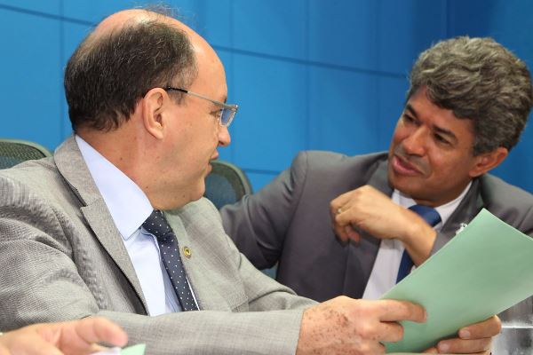 Imagem: Presidente Mochi leu projeto do Executivo que começou a tramitar hoje na Casa de Leis