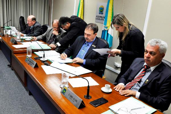 Imagem: A reunião da CCJR ocorre todas as quartas-feiras, às 8h, no Plenarinho Nelito Câmara