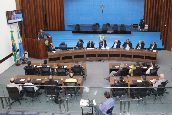 Imagem: Mara Caseiro comanda audiência pública com corretores de imóveis