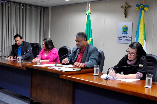 Imagem: Audiência reuniu representantes de entidades e profissionais da saúde que atuam no diagnóstico de câncer em MS