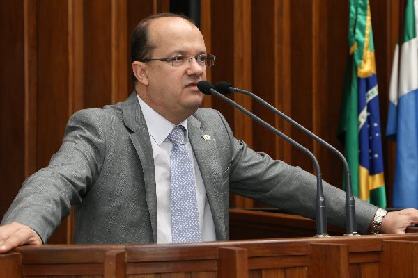 Imagem: Deputado participou da cerimônia de assinatura dos contratos que beneficiarão 16 municípios de MS