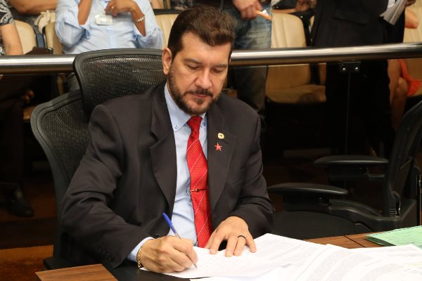 Imagem: Somente a Bancada do Partido dos Trabalhadores votou contra a reforma da Previdência