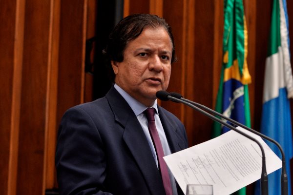 Imagem: Deputado Amarildo Cruz: "Como vamos falar em Estado forte quando não se trata com dignidade os servidores, em especial os mais frágeis?"