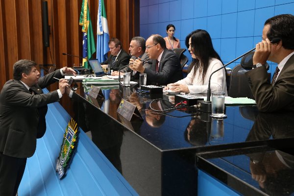 Imagem: Parlamentares debateram Projetos em Sessão Ordinária e Extraordinária
