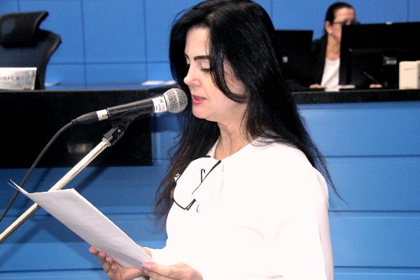 Imagem: Mara Caseiro quer contratação de novos funcionários para escola de Dois Irmãos