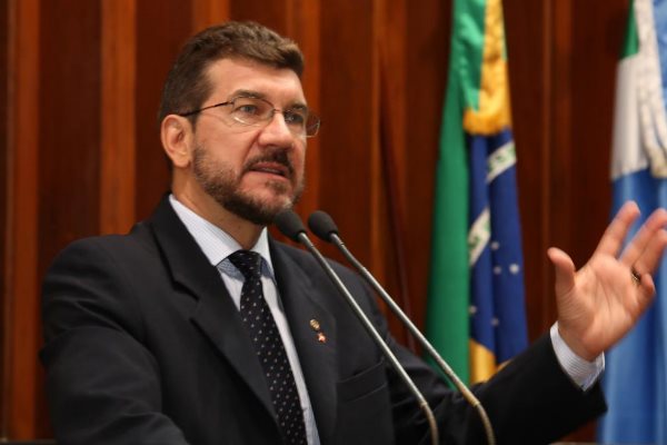 Imagem: “a literatura é fundamental para o exercício do pensamento crítico”