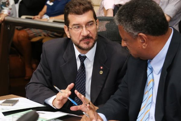 Imagem:  “Lutamos para que as mulheres cheguem aos espaços institucionais"