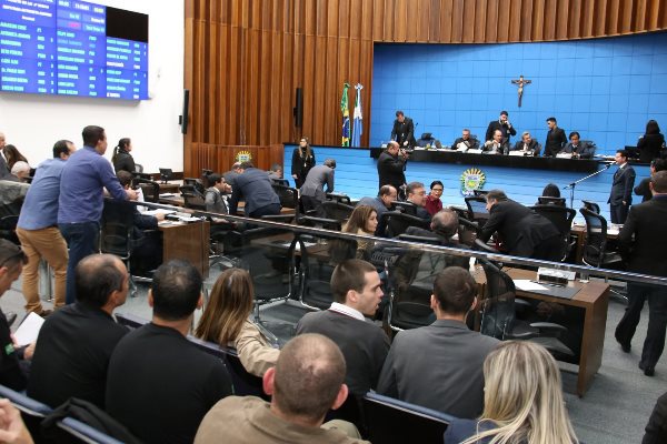 Imagem: Sessão ordinária desta terça-feira; deputados receberam hoje quatro projetos do Executivo