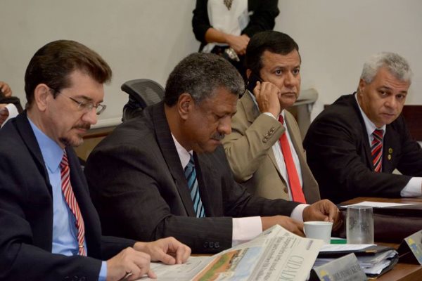 Imagem: Parlamentares defendem ações para cobrar medidas do governo federal e na tribuna