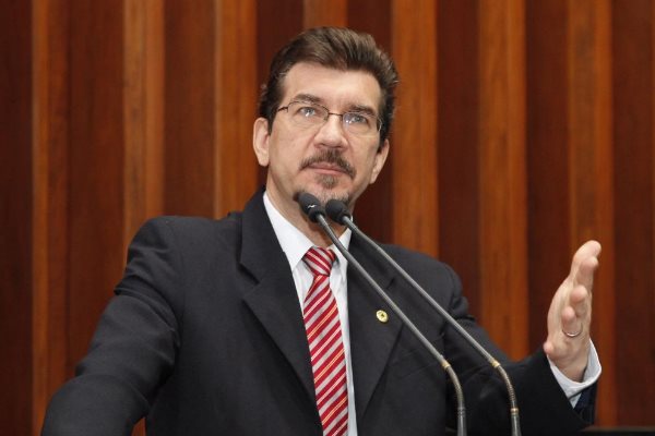 Imagem: 11 mil professores convocados que poderão ficar sem salário até abril