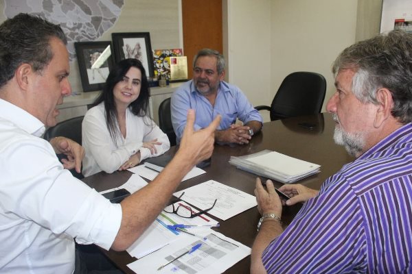 Imagem: Mara Caseiro e prefeito de Ladário são recebidos na Cassems
