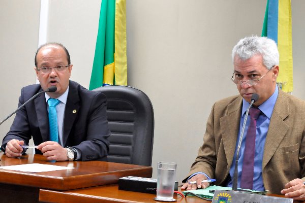 Imagem: Deputados Barbosinha e Cabo Almi, durante a sessão ordinária desta quarta-feira