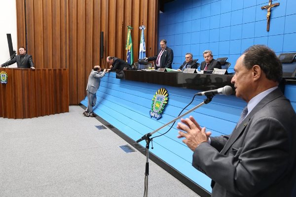 Imagem: Deputado prometeram conversar com Secretaria de Habitação