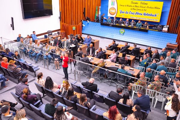 Imagem: Profissionais da segurança pública de MS receberam a Medalha do Mérito Jair da Cruz Abreu Holosbach