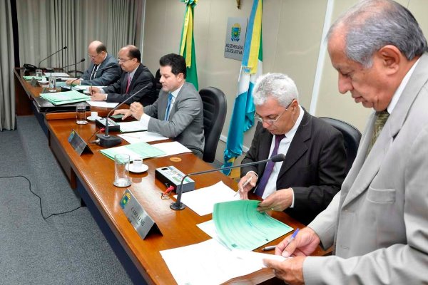 Imagem: Reuniões da CCJR são realizadas às quartas-feiras, no plenarinho Deputado Nelito Câmara