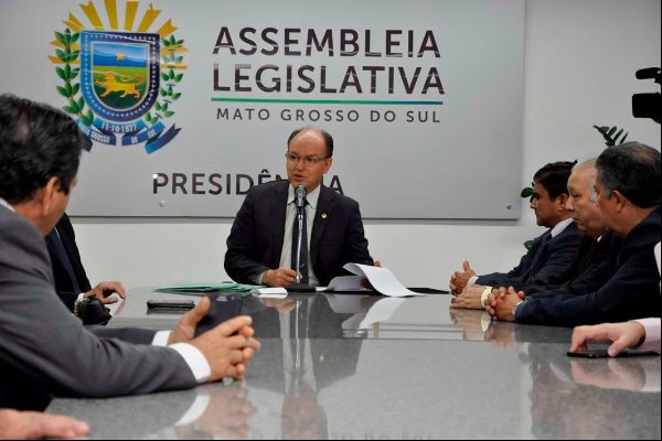 Imagem: Representantes das classes jurídica e política participaram da promulgação da lei