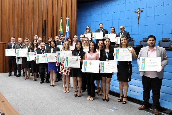 Imagem: Primeira entrega da Comenda do Mérito Farmacêutico, criada em 2018, homenageou 29 profissionais