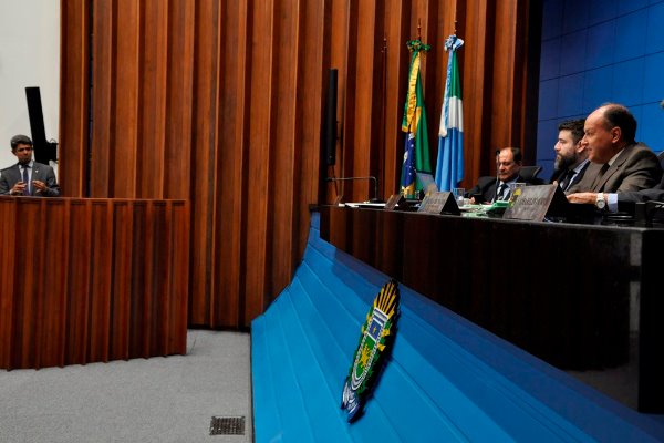 Imagem: Deputados durante sessão ordinária desta terça-feira