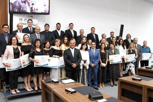 Imagem: Homenageados comemoram Dia do Dentista na Assembleia