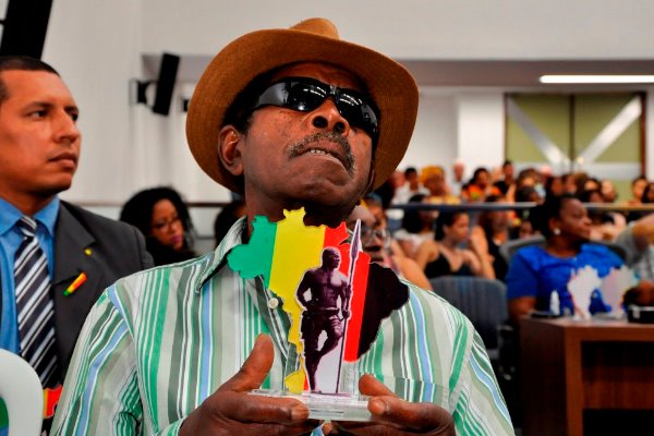 Imagem: Homenageados receberam a Comenda "Zumbi dos Palmares" durante a sessão solene