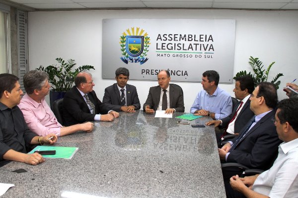 Imagem: Equipe do Governo entregou dois Projetos de Lei em reunião com deputados
