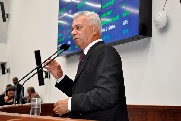 Imagem: Deputado disse que educadores e pais de alunos estão revoltados com o fechamento de salas de aula