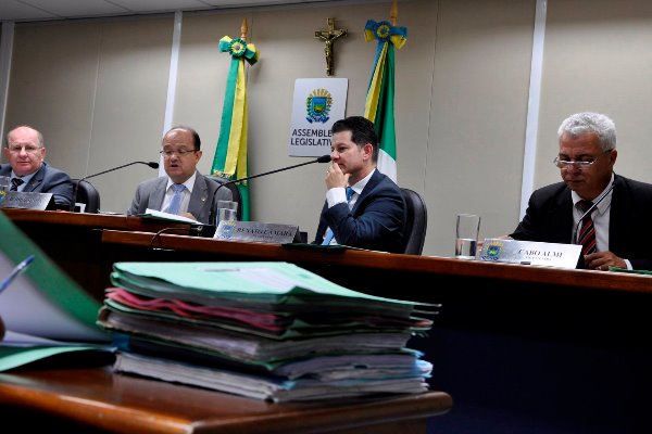 Imagem: Doze matérias foram relatadas na reunião da CCJR 