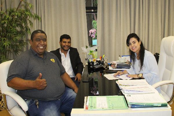 Imagem: Deputada recebe em seu gabinete solicitação de moradores