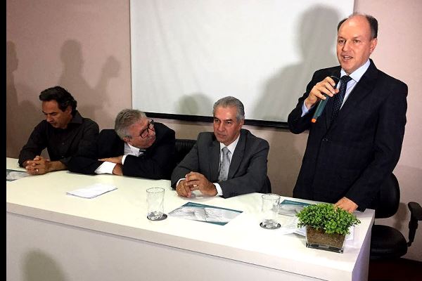 Imagem: O presidente da Assembleia Legislativa, Junior Mochi, discursou em nome dos parlamentares.