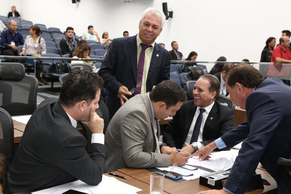 Imagem: Cada comissão é formada por cinco deputados titulares