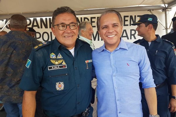 Imagem: Tenente-coronel PM Mario Angelo Ajala e deputado Coronel David durante passagem de comando