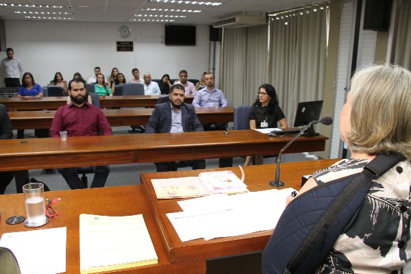 Imagem: Aprovados se reuniram no Plenário Nelito Câmara para assinatura de posse