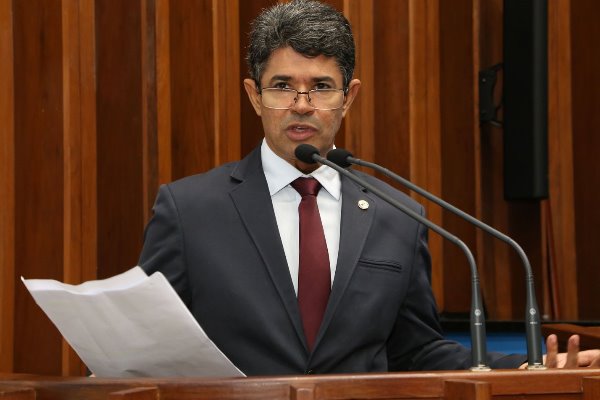 Imagem: Professor Rinaldo trouxe tema à tribuna e citou 8 mulheres que lutaram pelos direitos das mulheres