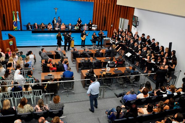 Imagem: Sessão Solene em comemoração ao Dia da Mulher contou com a participação do Coral da ALMS