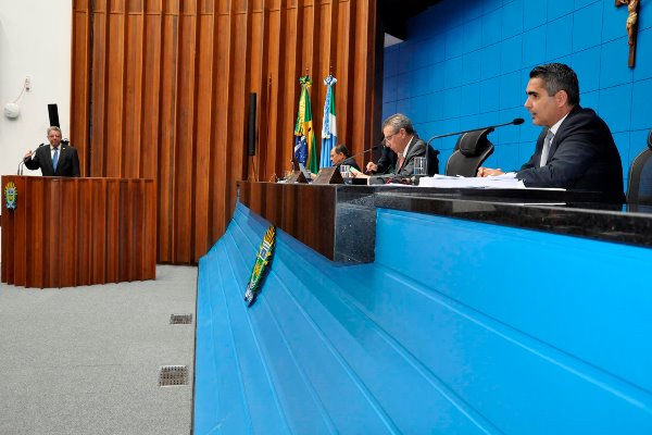 Imagem: Deputados na sessão desta terça-feira; PDL foi enviado hoje