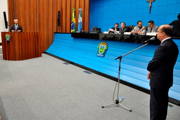 Imagem: Deputados durante sessão plenária da Assembleia Legislativa