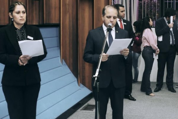 Imagem: Fios soltos de poste preocupa moradores de bairro capital