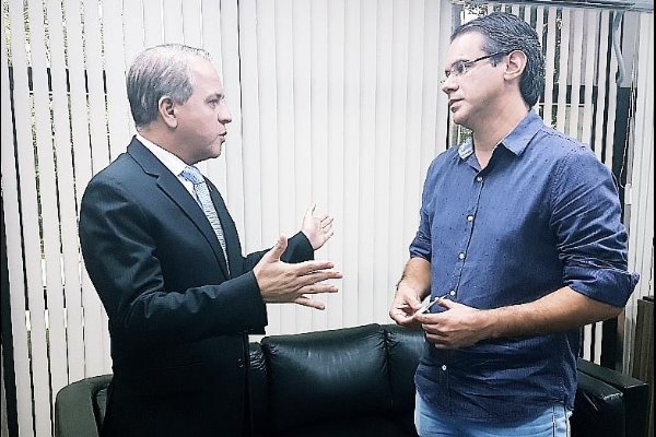 Imagem: Alessandro Paulino exalta experiência e elogia o parlamentar